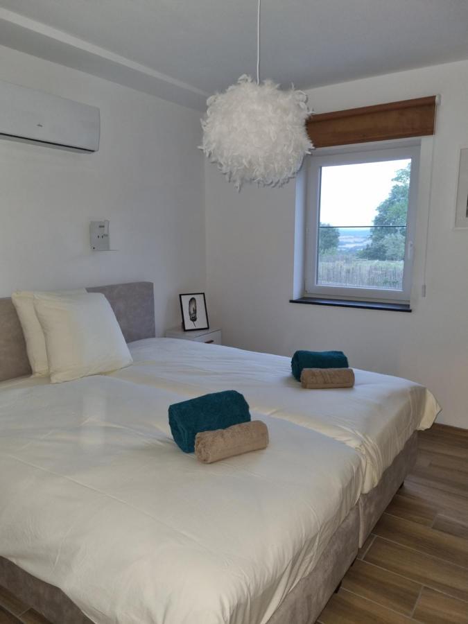 Cerf, Ouvre-Moi B&B Рошфор Экстерьер фото